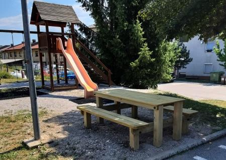 NOVA MIZA S SEDIŠČEM PRI IGRIŠČU NA PEŠČENKU 1 FOTO BOŠTJAN OTONIČAR